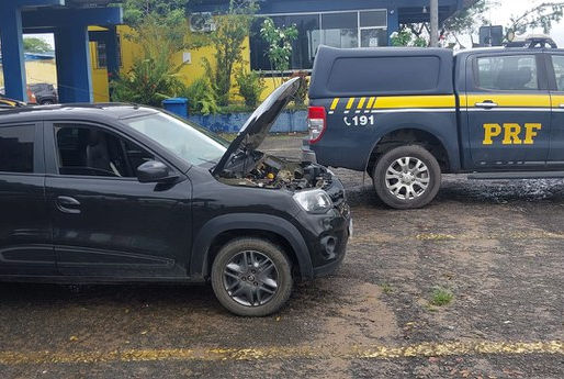 PRF recupera em Simões Filho carro furtado em São Paulo