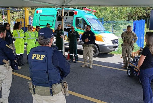 PRF realiza ação de saúde com motoristas profissionais em Poços de Caldas (MG)