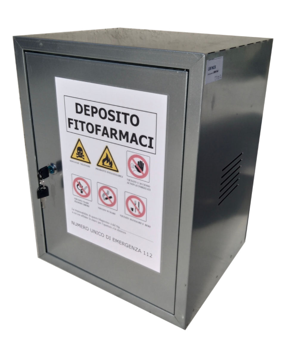 Armadietto il lamiera zincata piccolo per deposito fitofarmaci.