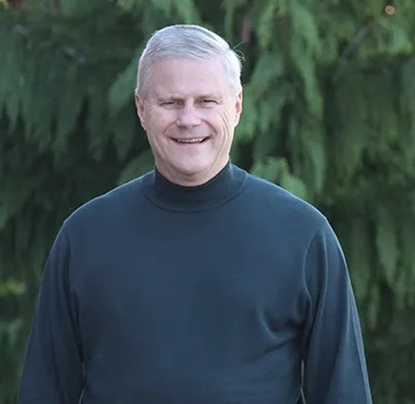 Robert Prince Headshot.jpg