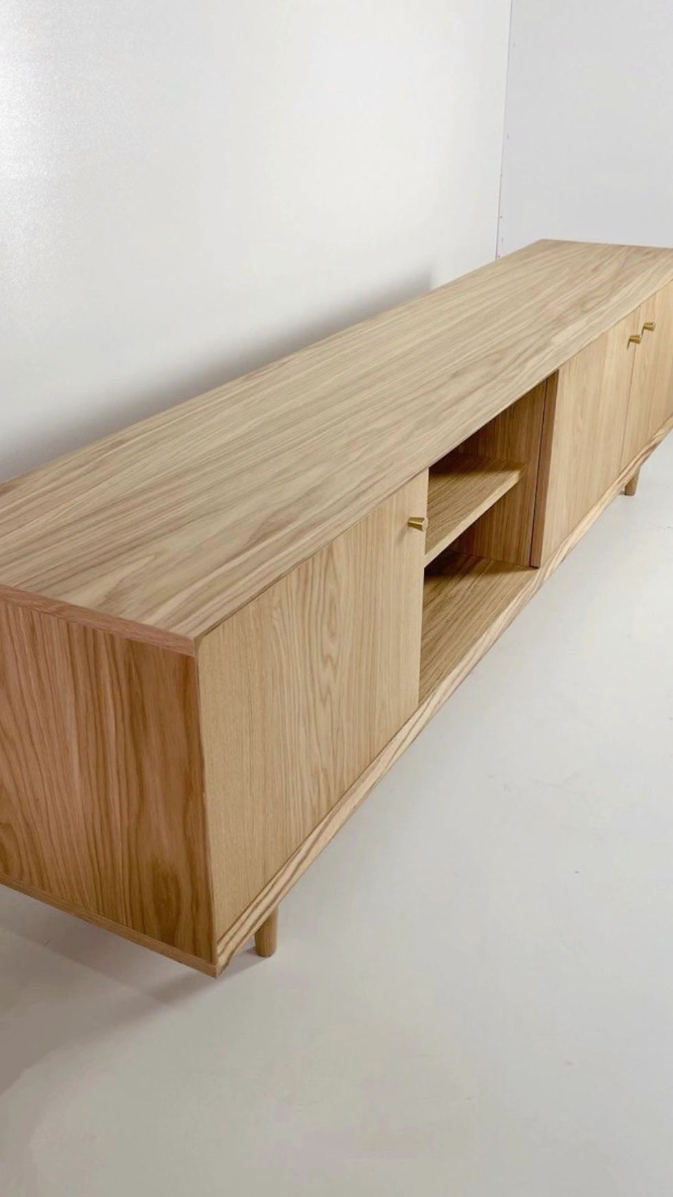 Прев'ю: тумба під TV з масиву ясена