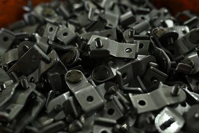 レーザー切断
曲げ加工
スポット溶接