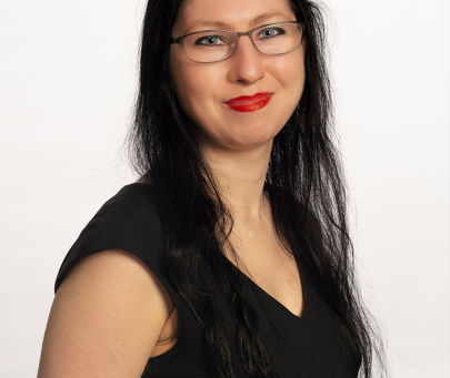Sophie Hamlet -qualified accountant supporting the arts.