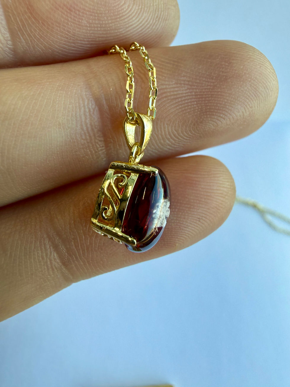 Thumbnail: Pendant-Garnet/Preserved Snowflake