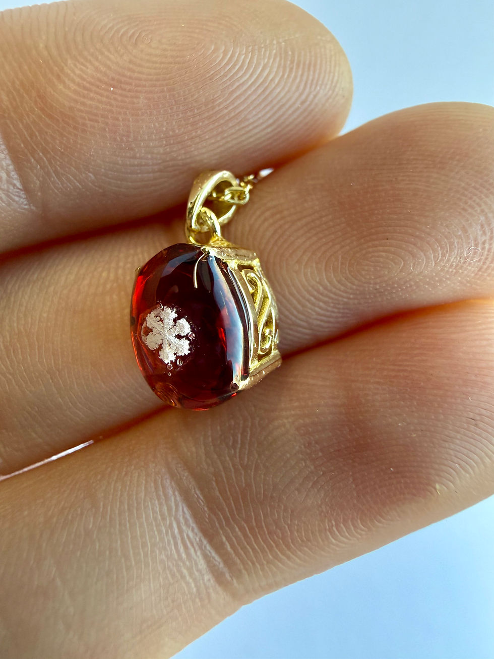 Thumbnail: Pendant-Garnet/Preserved Snowflake