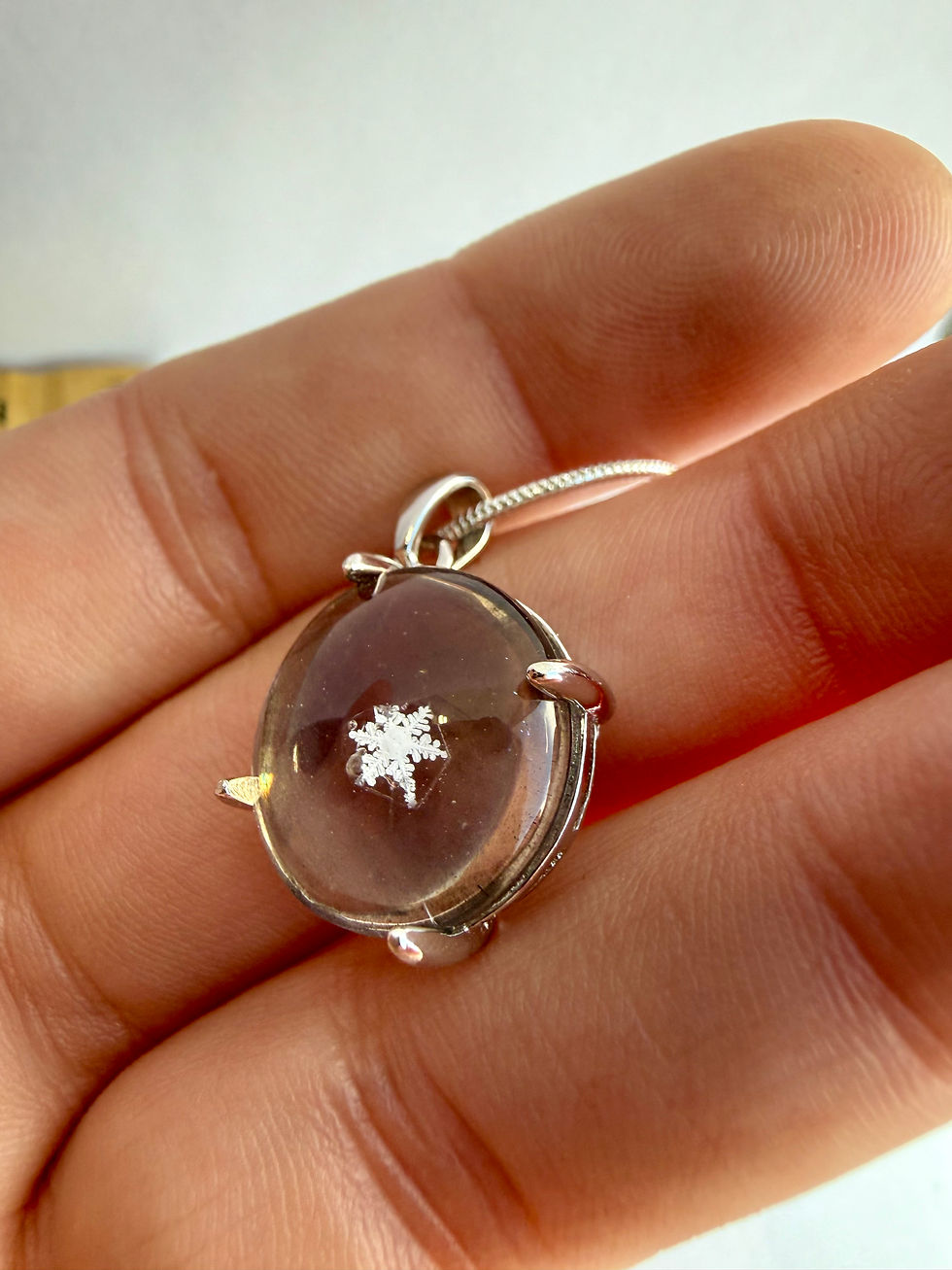 Thumbnail: Pendant-15mm Glass/Preserved Snowflake