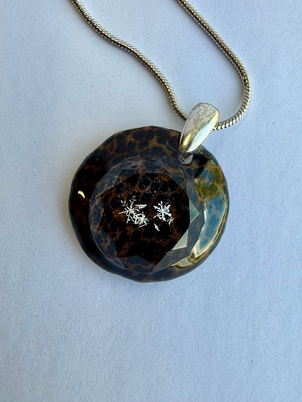 Miniaturbild: Preserved Snowflake Exotic Wood Pendant, Clear Quartz Necklace, Real Snowflake J