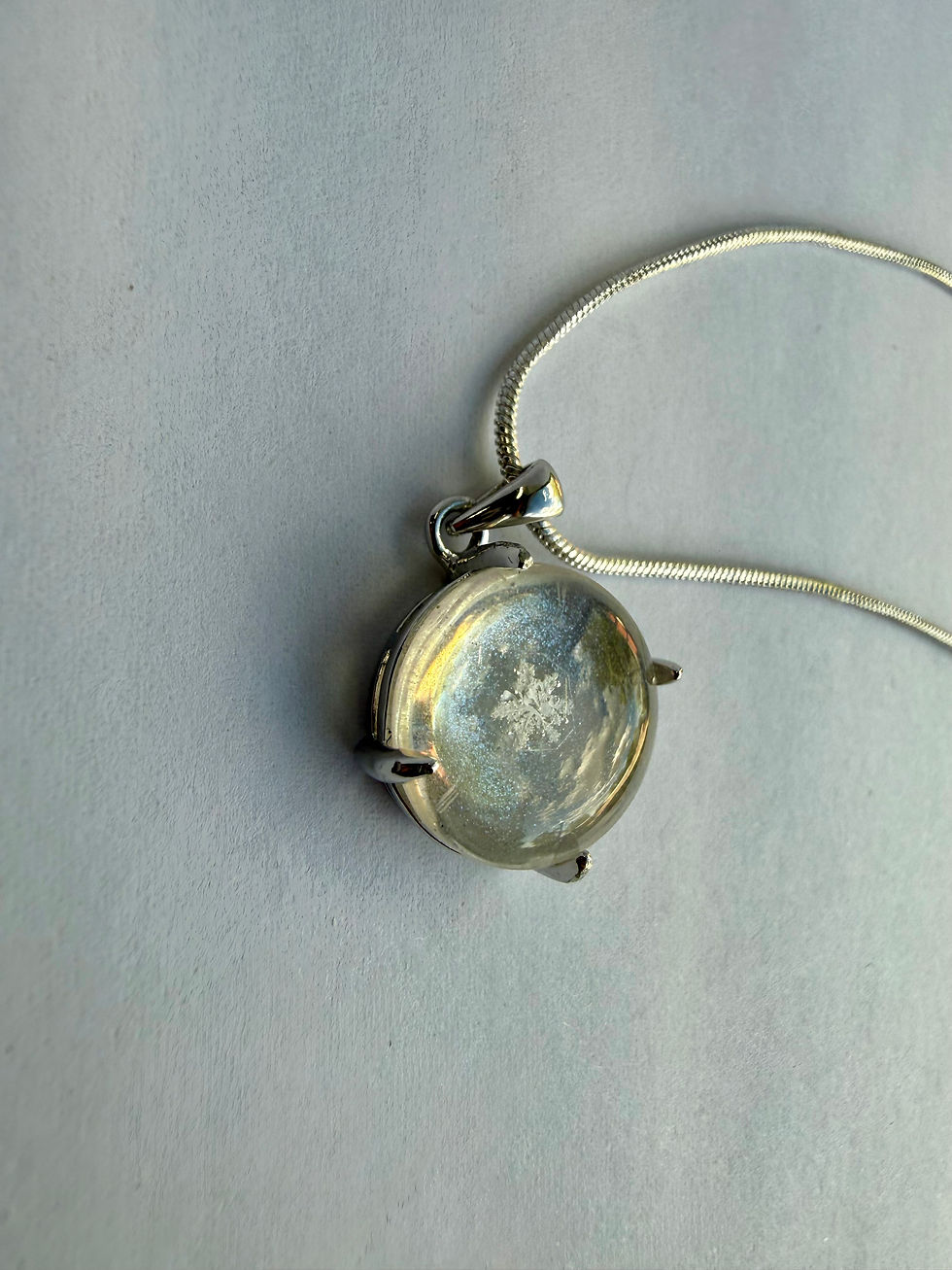 Thumbnail: Pendant-15mm Glass/Preserved Snowflake