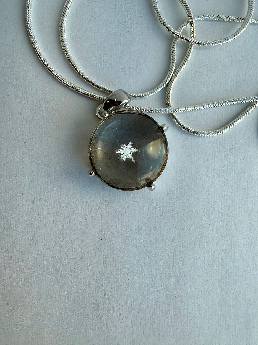 Thumbnail: Pendant-15mm Glass/Preserved Snowflake