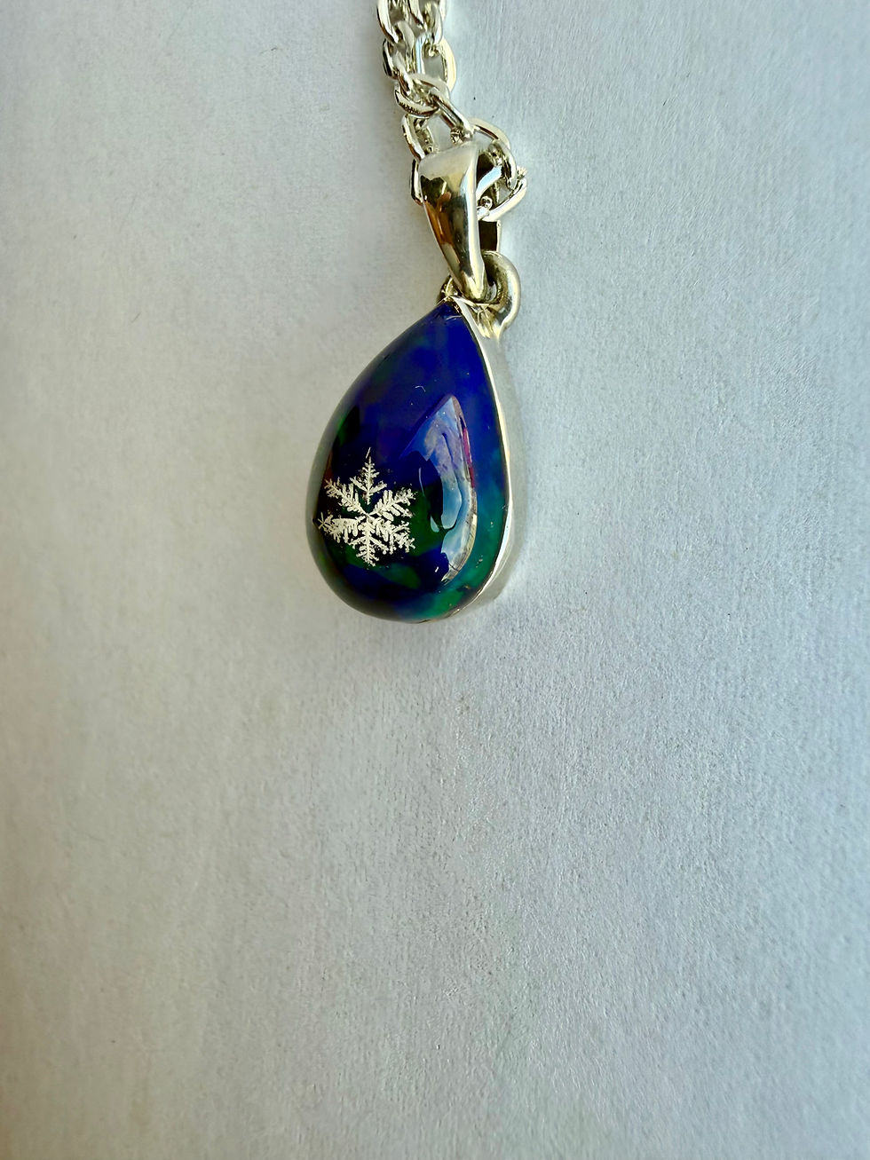 Thumbnail: Pendant-Black Opal/Preserved Snowflake
