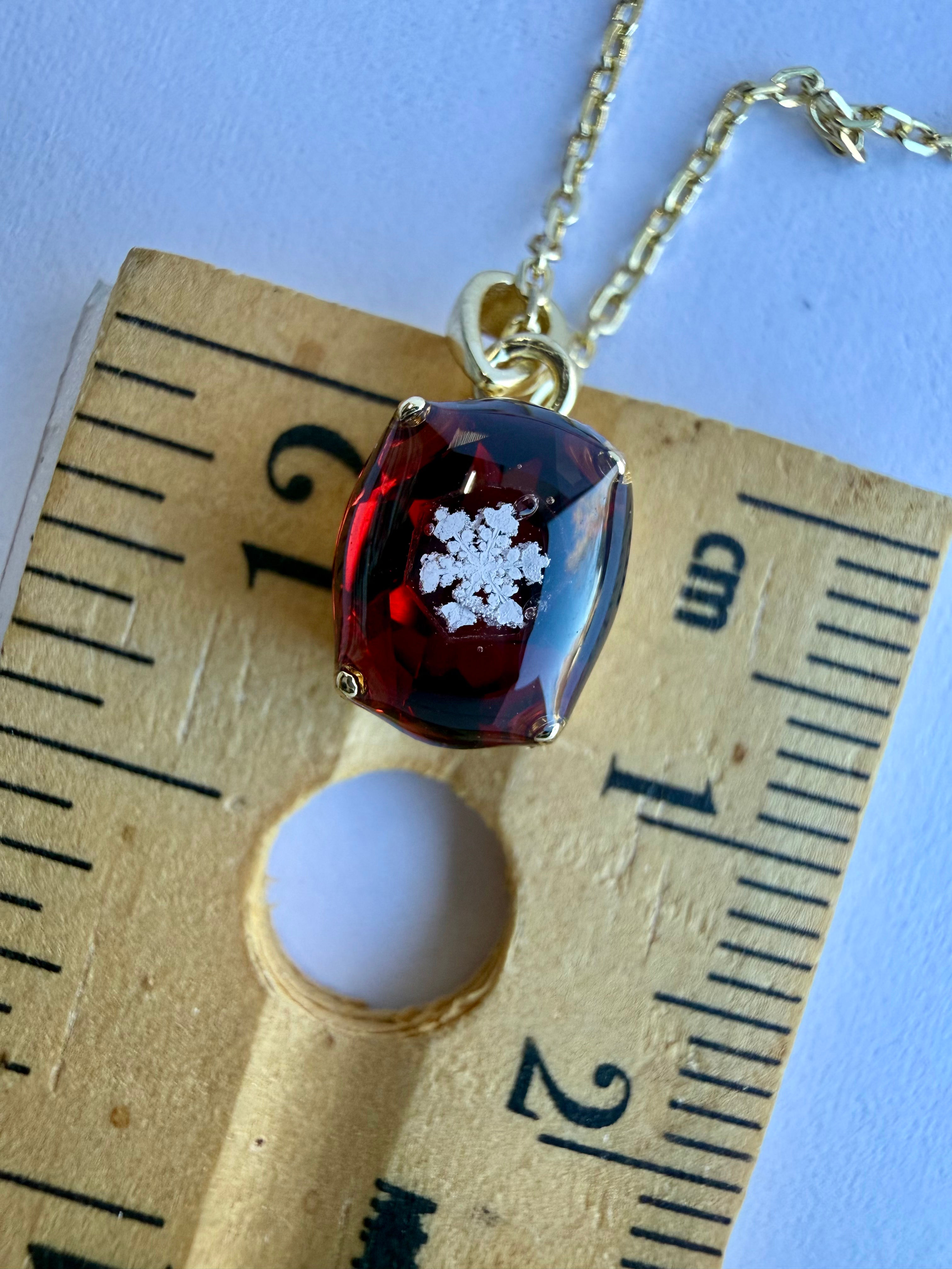 Pendant-Garnet/Preserved Snowflake