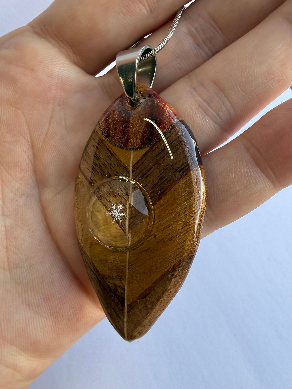 Miniaturbild: Preserved Snowflake Exotic Wood Pendant, Clear Quartz Necklace, Real Snowflake J
