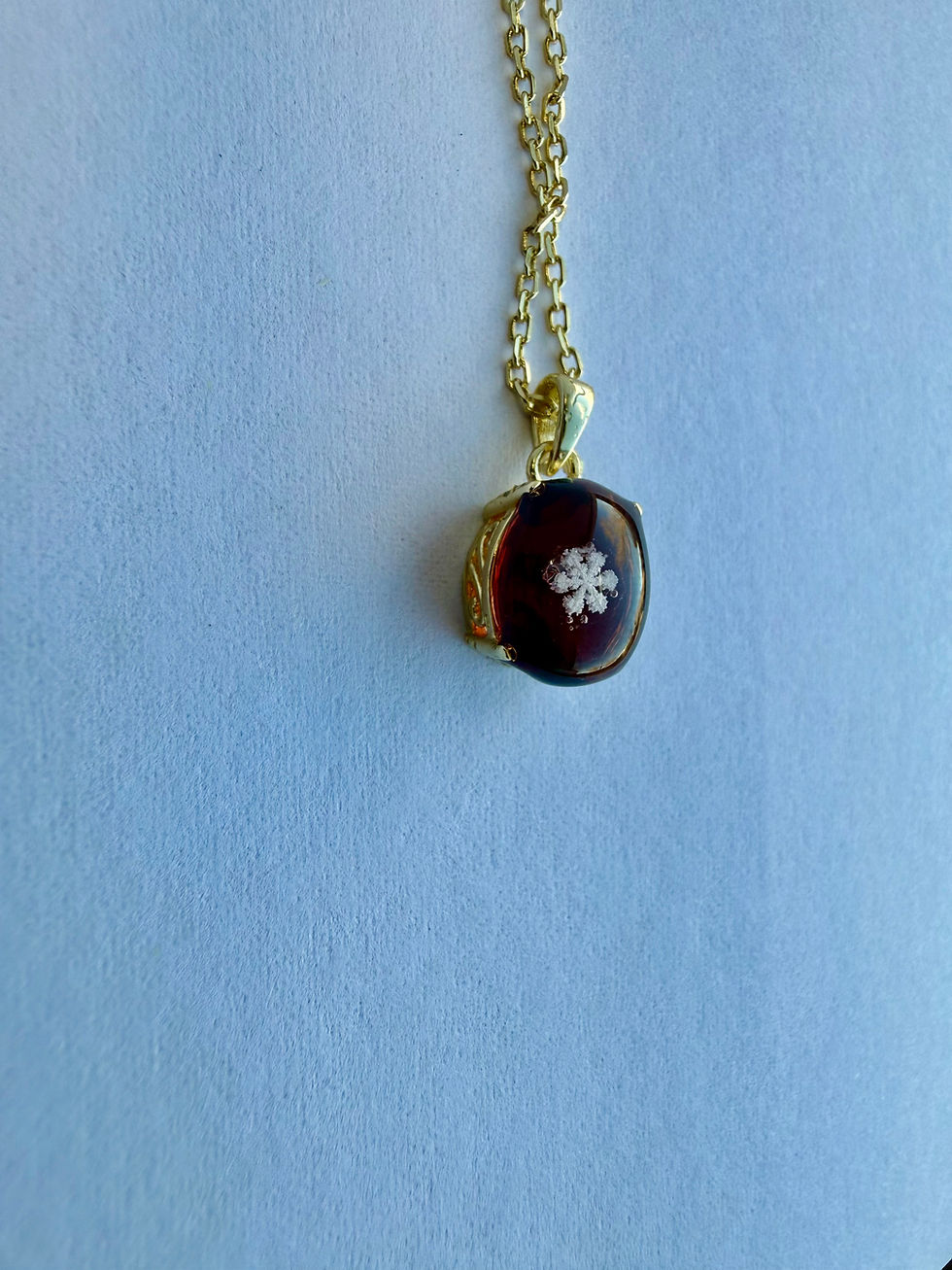 Thumbnail: Pendant-Garnet/Preserved Snowflake