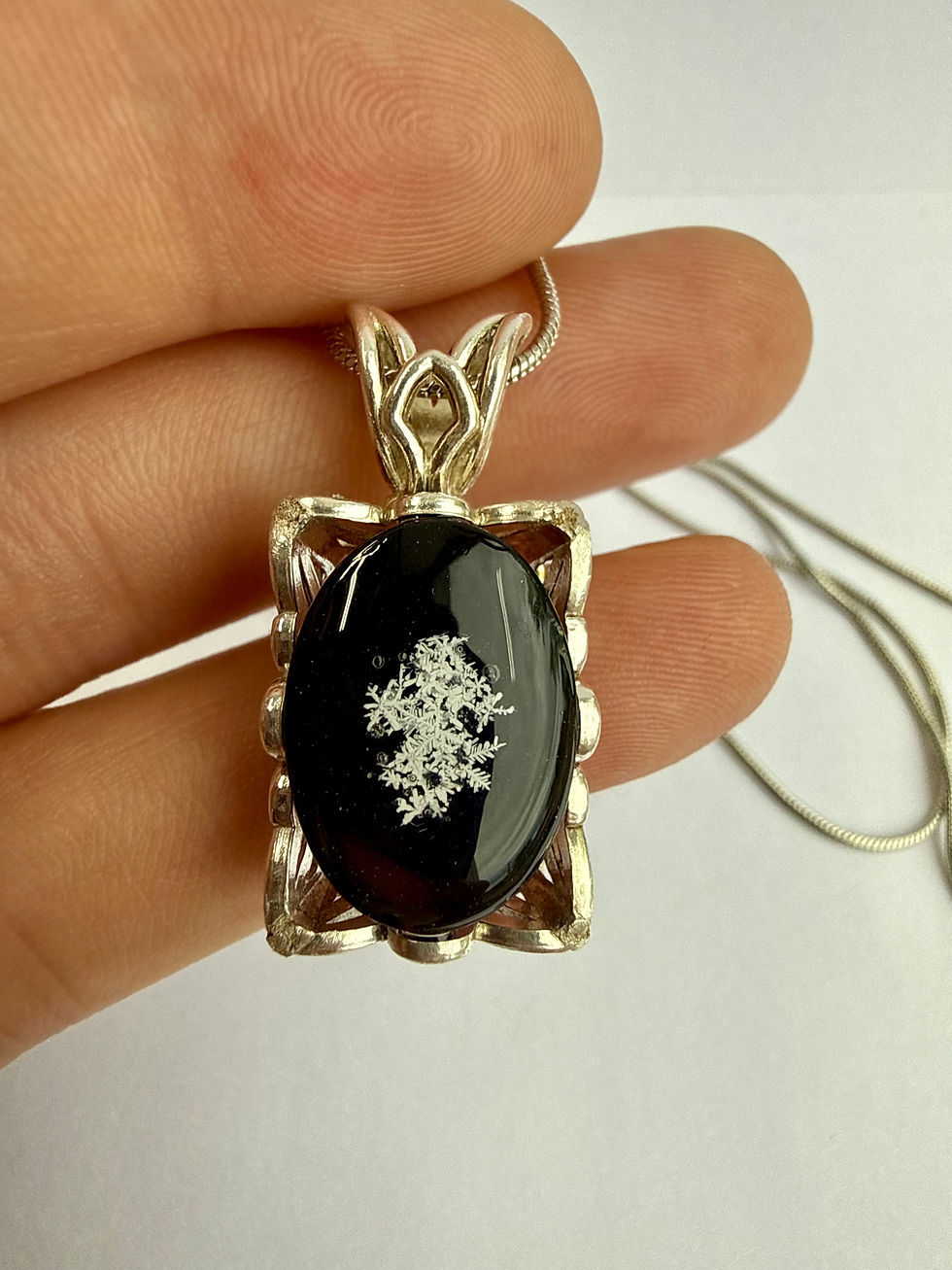 Miniaturbild: Preserved Snowflake Onyx Pendant, Sterling Silver Necklace, Real Snowflake Jewel
