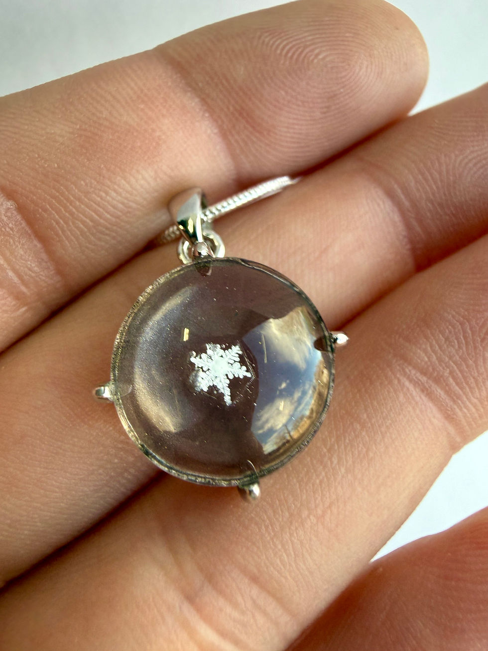 Thumbnail: Pendant-15mm Glass/Preserved Snowflake