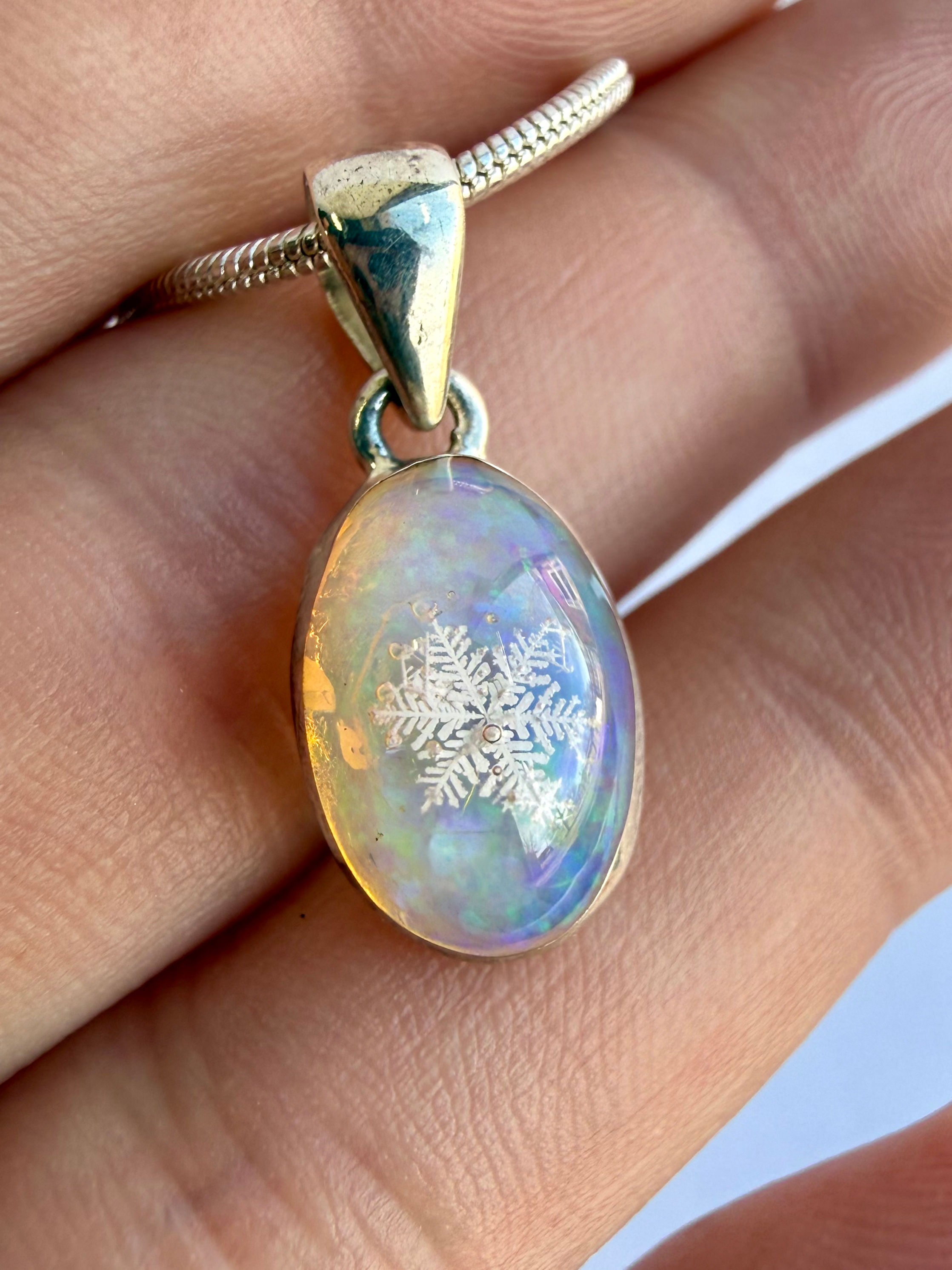 Pendant-Ethiopian Opal/Preserved Snowflake