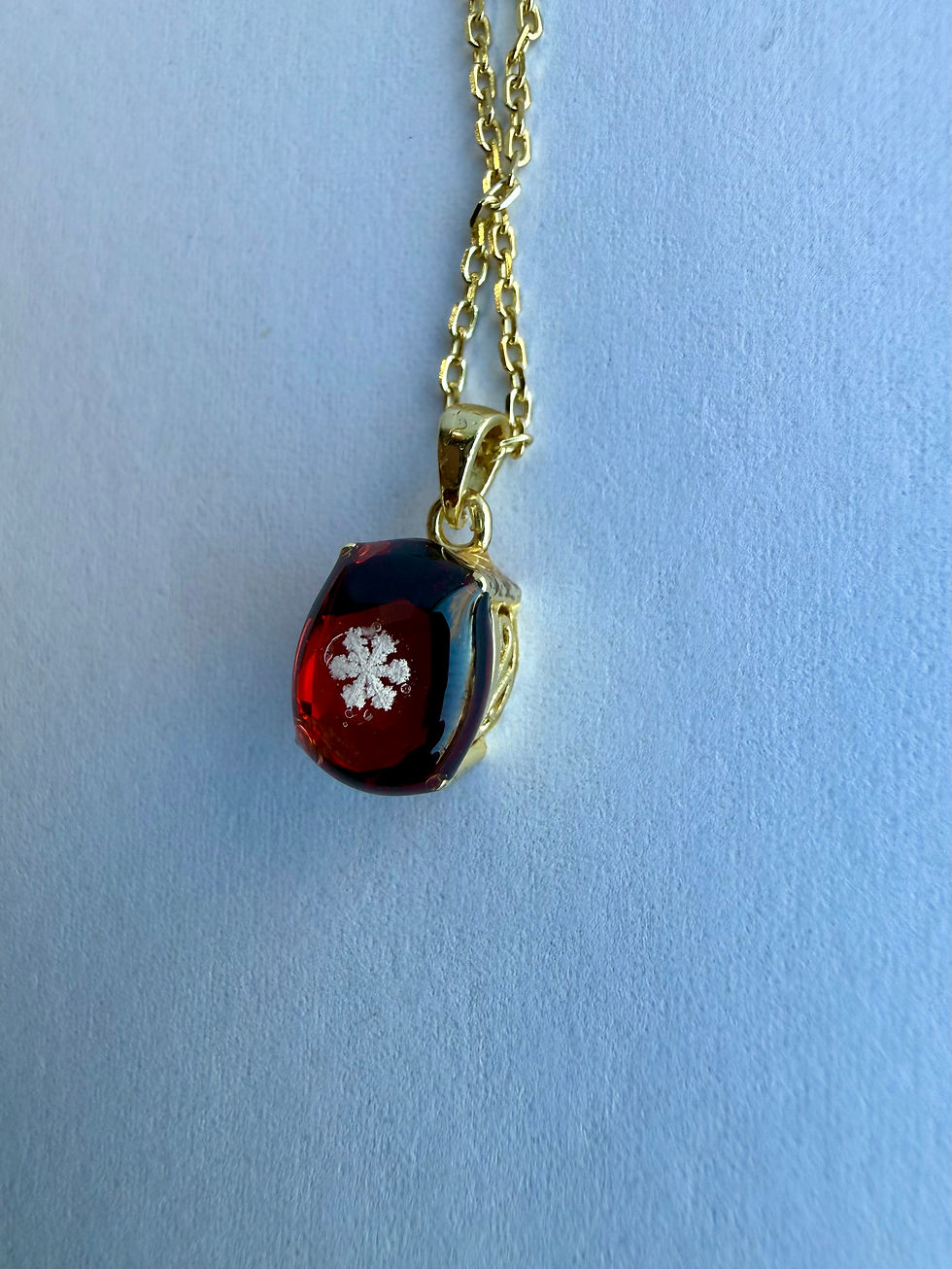 Thumbnail: Pendant-Garnet/Preserved Snowflake