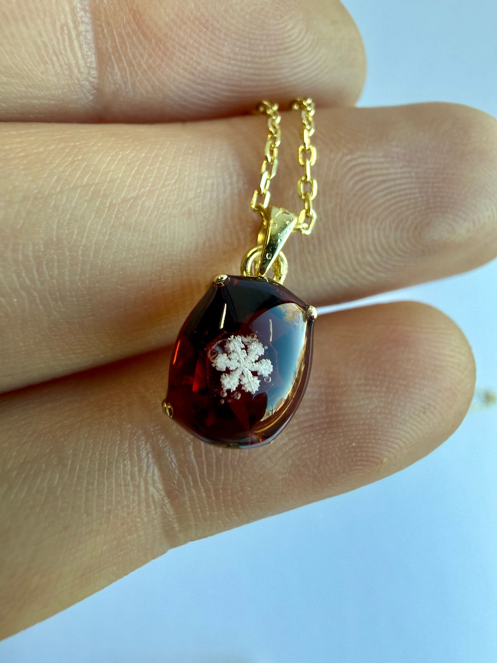 Thumbnail: Pendant-Garnet/Preserved Snowflake