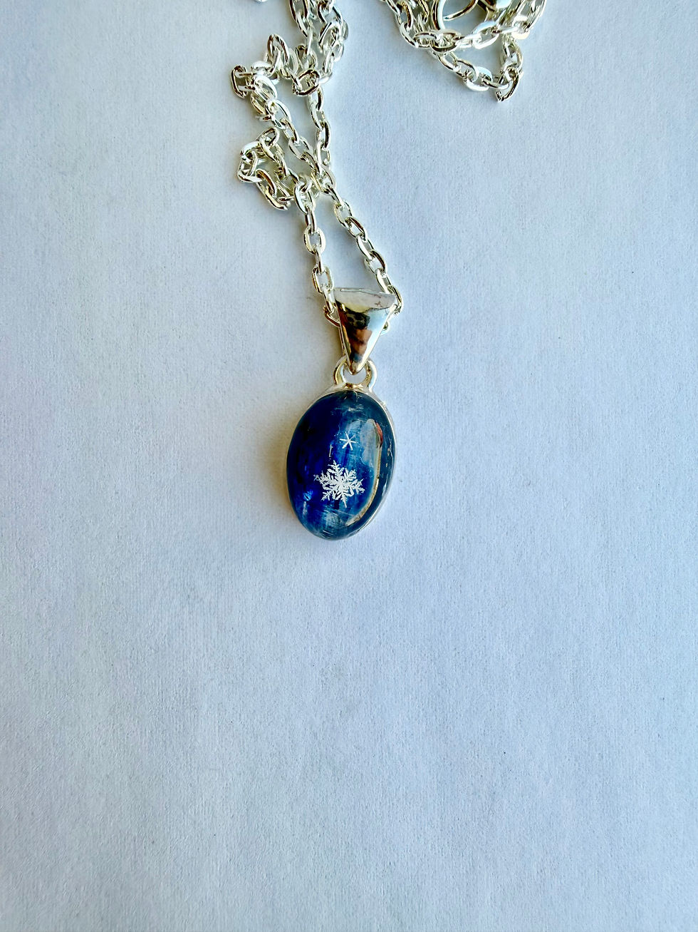 Miniaturbild: Pendant-Kyanite/Preserved Snowflake