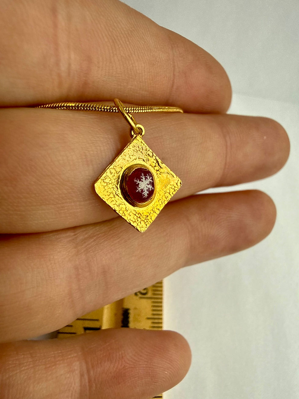 Miniaturbild: Pendant-18k solid gold/Ruby/Preserved Snowflake