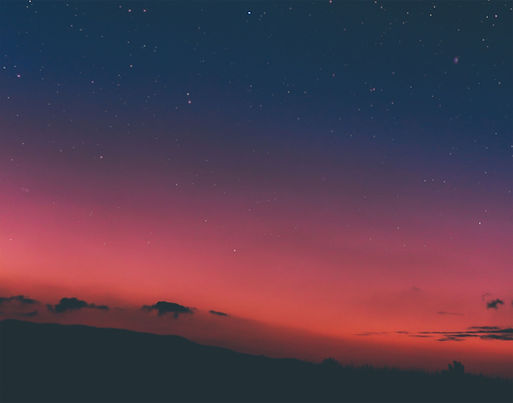 Céu estrelado ao entardecer