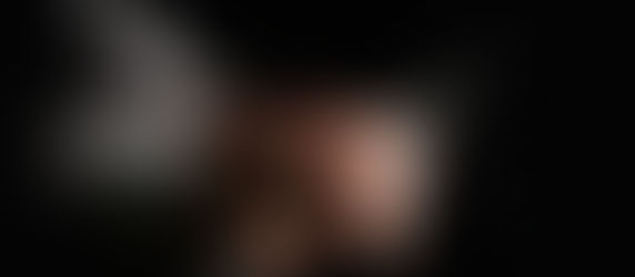 Hands on piano keys, symbol for interplay, timing and a well-rehearsed system