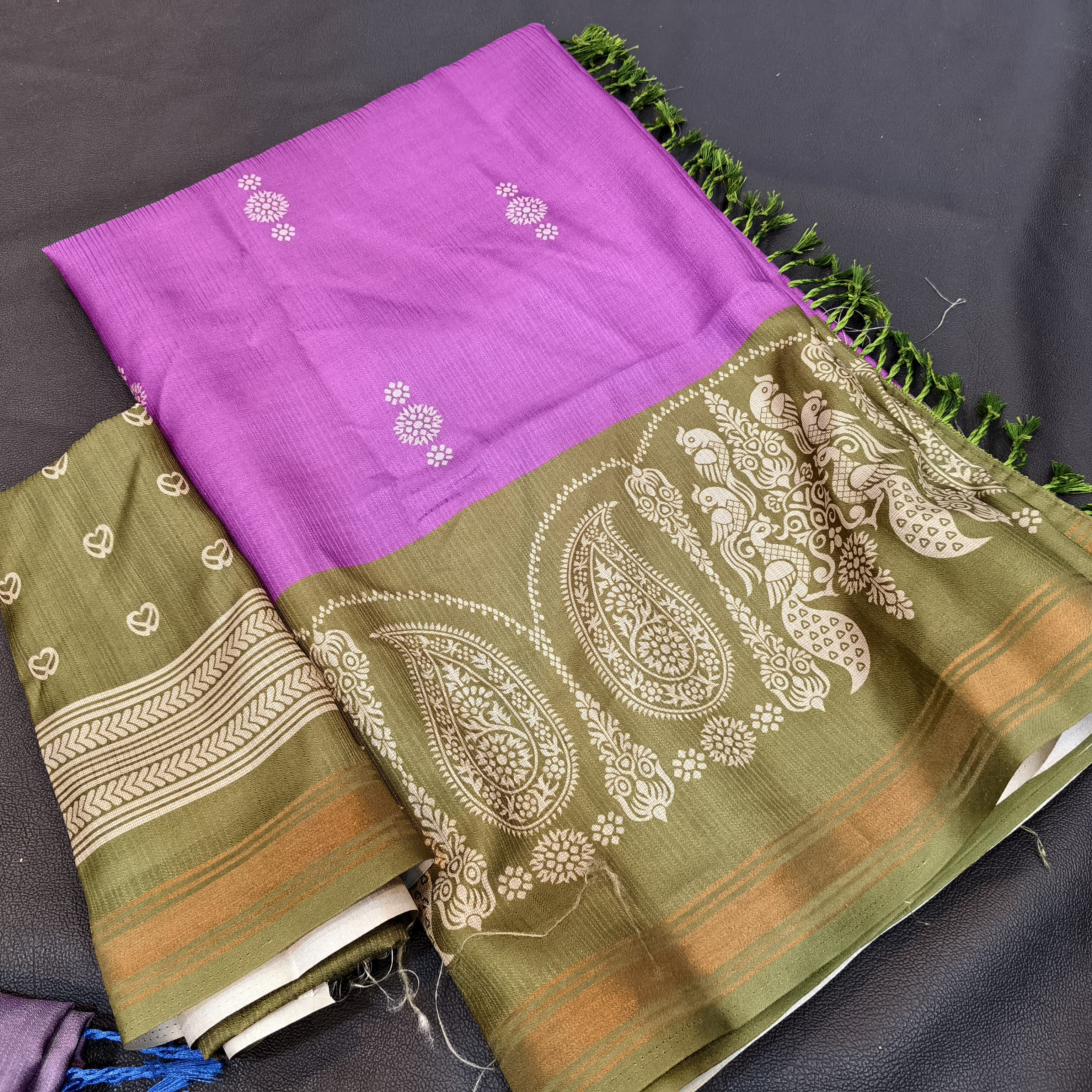 TUSSAR – Silk Lavender With Magandhi Green Border