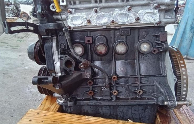 Thumbnail: 2000 2001 KIA Sportage 2.0L VIN 3, 8th Digit DOHC Engine For Sale