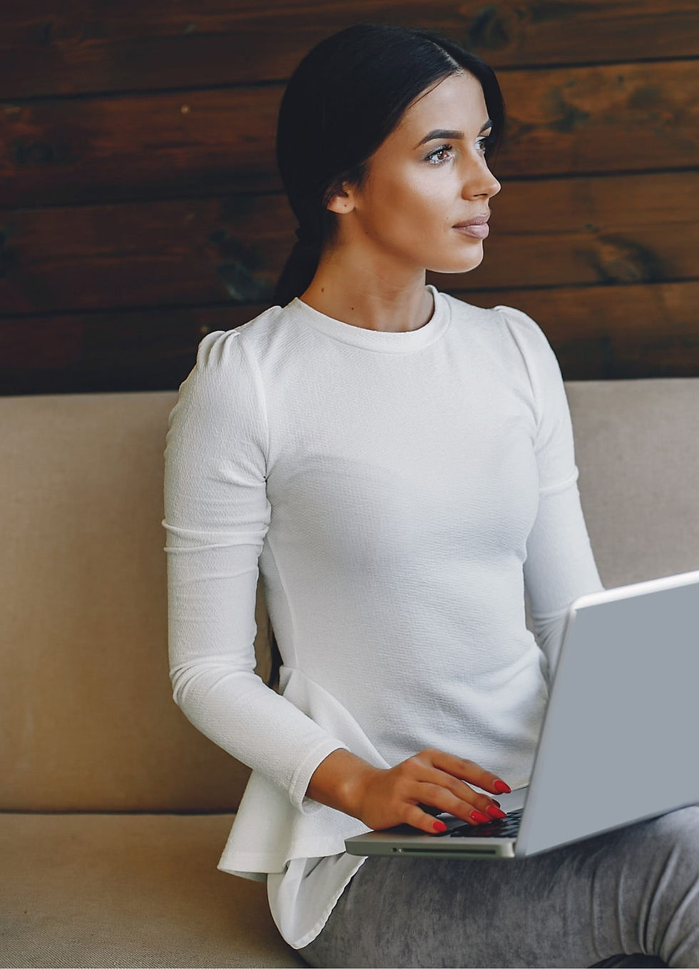 elegant-businesswoman_2x.jpg