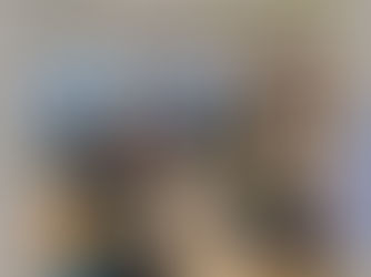 用二手牽起雙手