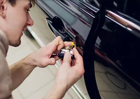 Auto locksmith: car keys replacement