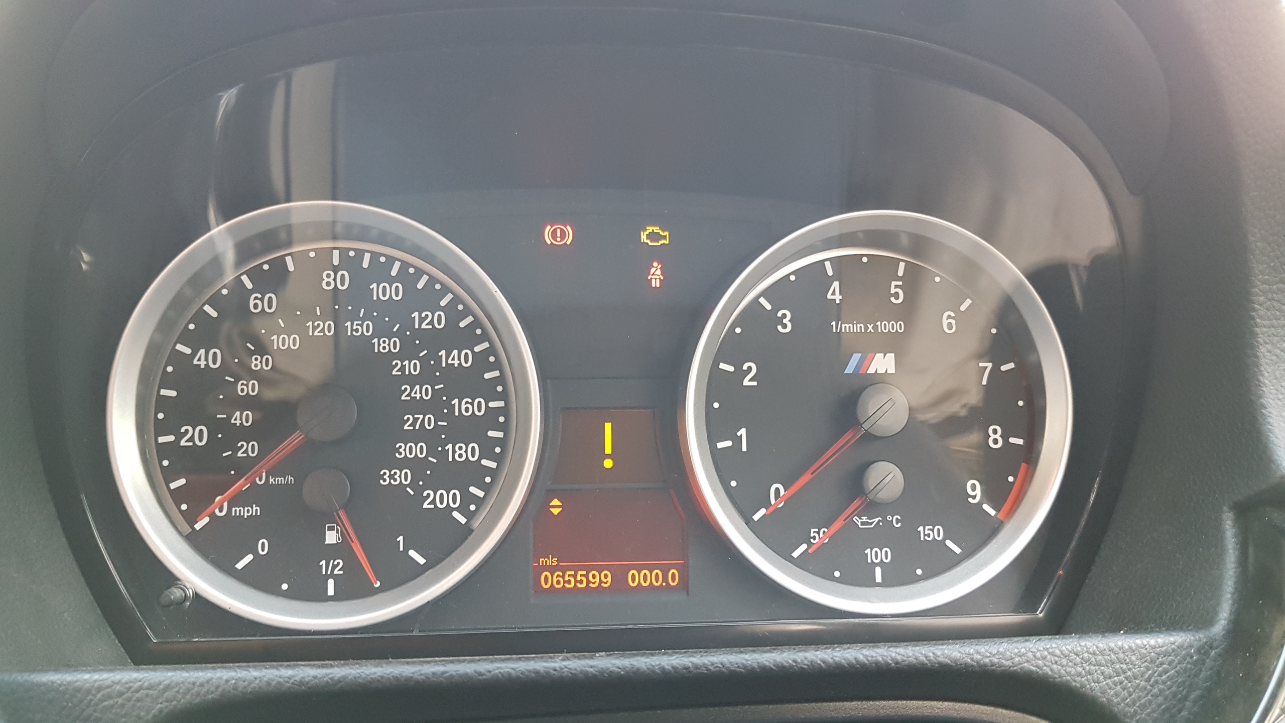 INSTRUMENT CLUSTER