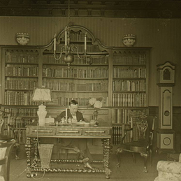 António Egas Moniz in his office in 1918.