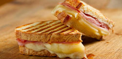 Panini de jamón y queso