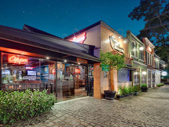 Fachada do Mustang Sally Batel em dezembro