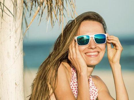 Cuidados com os olhos na praia e piscina