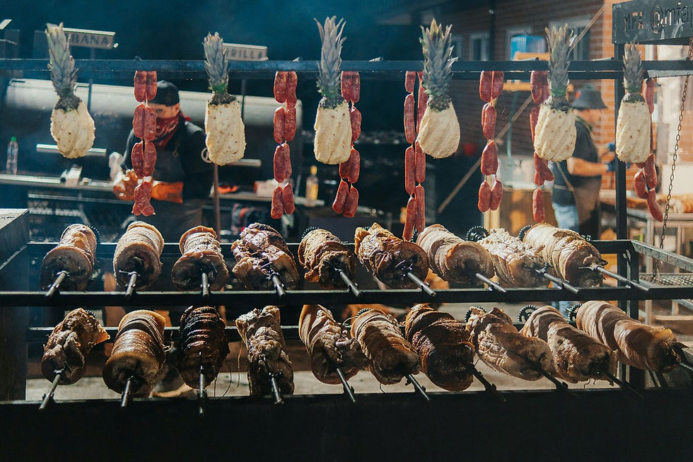 Maior festival de torresmo do Brasil em Curitiba com porções variadas e atrações gastronômicas.