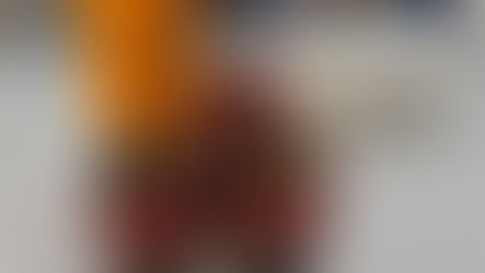 Vela de Natal feita com óleo de cozinha usado como alternativa sustentável e econômica para decoração.