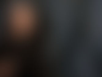 Guilherme Arantes em show da turnê 50 Anos-Luz no palco do Teatro Positivo em Curitiba