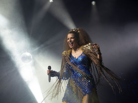 Show de Vanessa da Mata no Teatro Positivo em Curitiba