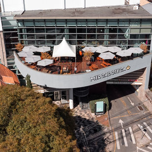 Costela fogo de chão sendo preparada em evento no Shopping Crystal