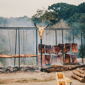 Maior festival de torresmo do Brasil em Curitiba com porções variadas e atrações gastronômicas.
