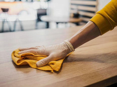 5 dicas práticas de como evitar desperdício na limpeza e economizar produtos, água e energia no dia a dia.