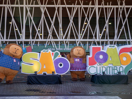 Festa junina no Parque Barigui com quadrilha, comidas típicas e público no São João de Curitiba