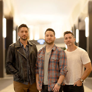 Banda Boyce Avenue durante apresentação ao vivo em Curitiba