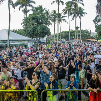 Show de blues ao ar livre na cidade de Antonina durante festival musical