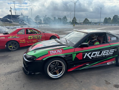 eículos customizados expostos no DKBR na Ceasa Curitiba