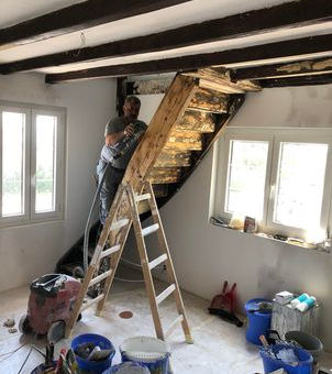 Rénovation de construction de plafond et construction d'escalier en bois