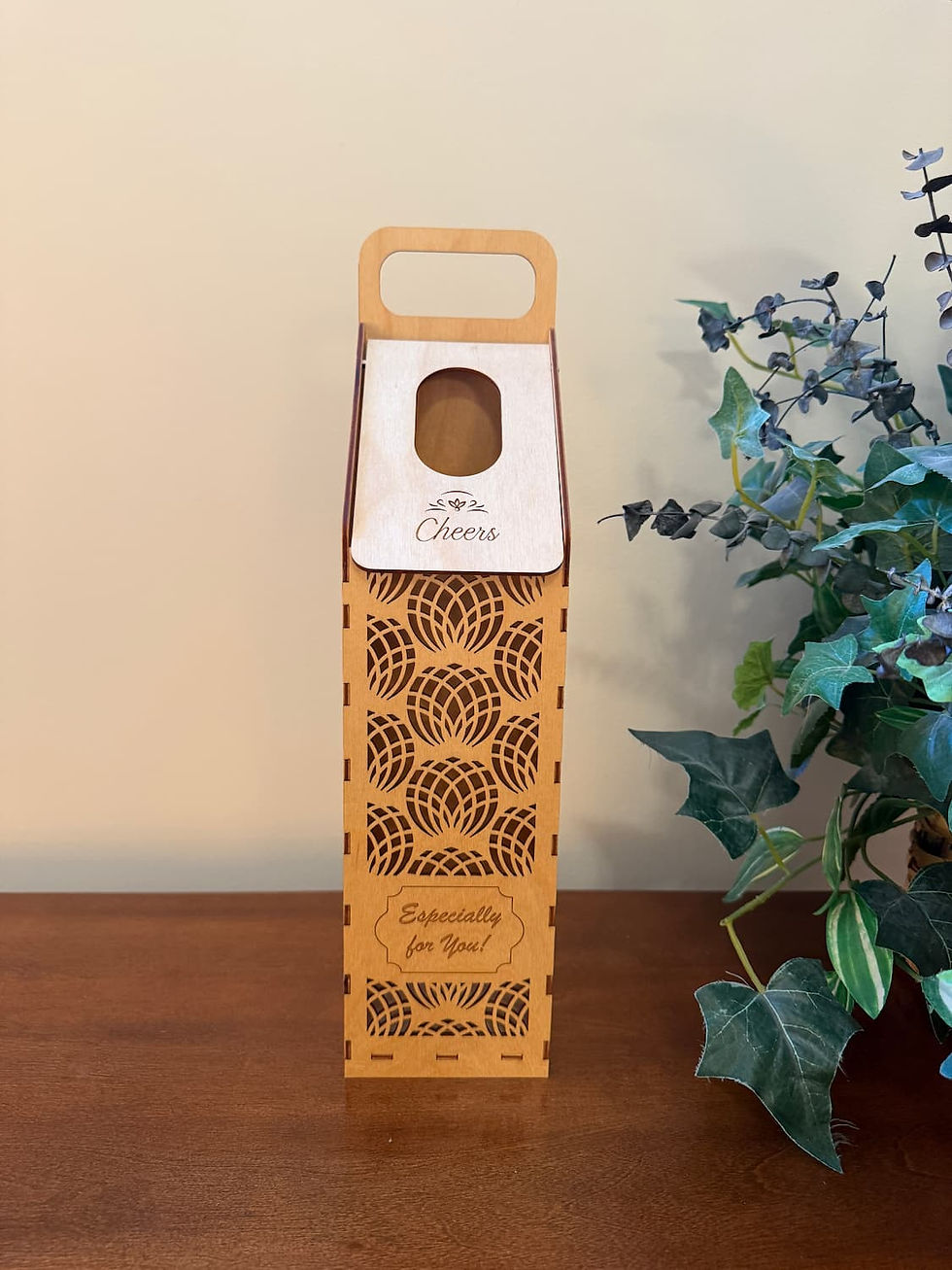 Thumbnail: Overlapping Circles Wine Box