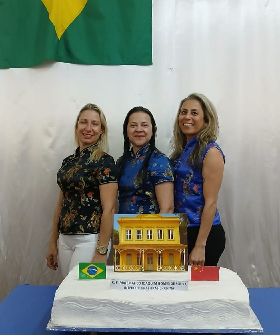 As diretoras na celebração dos 11 anos da escola: Josenir (E), Elisângela (C) e Flávia (D)